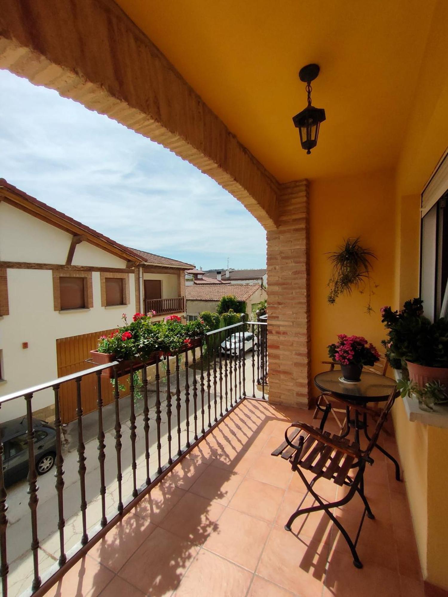 Casa Raichu Bed & Breakfast Obanos Exterior photo